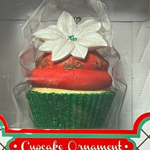 6 Cupcake Christmas Ornaments for your tree. Never opened.